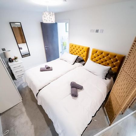 Bv Spacious 1-Bedroom Apartment Close To Town Center - Sleeps 6 Bradford  Exterior photo