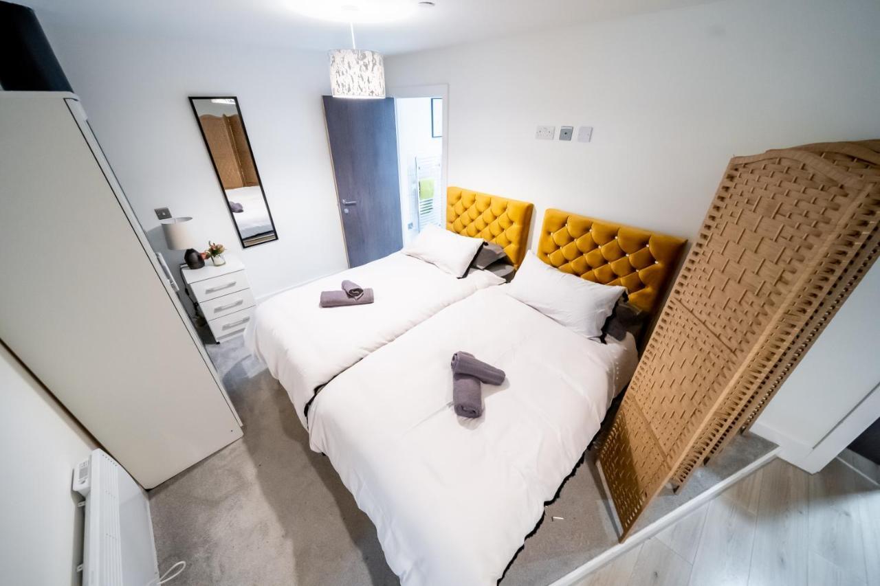 Bv Spacious 1-Bedroom Apartment Close To Town Center - Sleeps 6 Bradford  Exterior photo