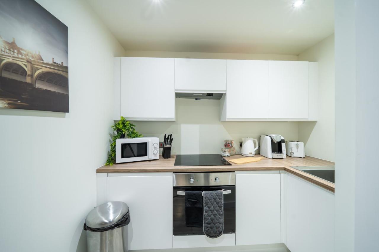 Bv Spacious 1-Bedroom Apartment Close To Town Center - Sleeps 6 Bradford  Exterior photo